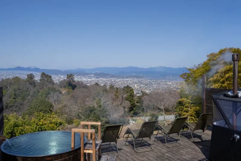 サバンナ箱根の展望デッキ全景