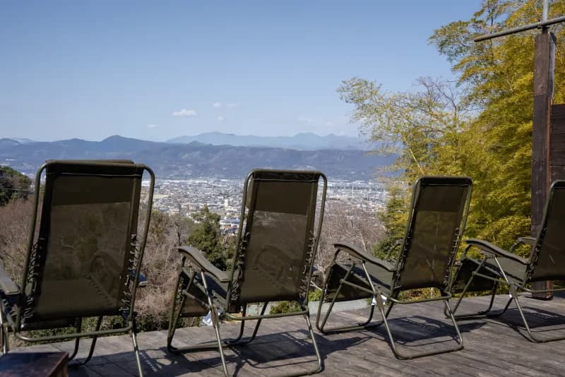 外気浴チェアと絶景パノラマ