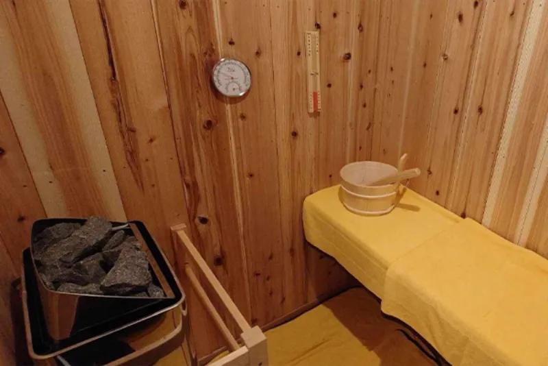 七瀬川せせらぎガーデン サウナの川沿いロケーションと個室サウナ外観(大分市)